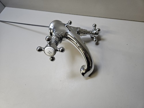 Miscelatore lavabo monoblocco