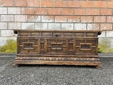 Antica Cassapanca Intagliata In Noce