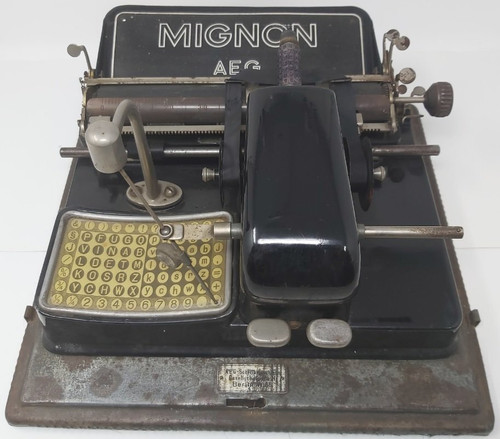 Antica macchina per - , scrivere
