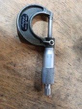 MITUTOYO Micrometro 0 - 25 MM 0,01 MM (77)