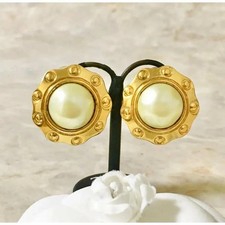 CHANEL orecchini a perno perle