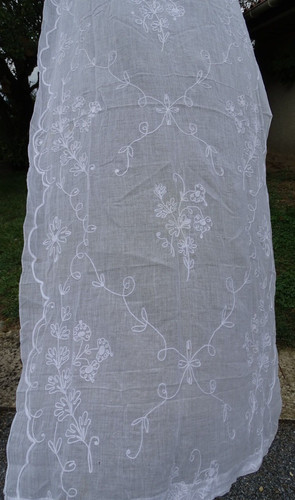 Trés beau rideau - trés, broderies