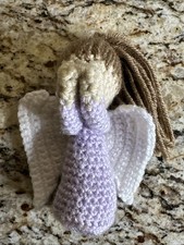 statuina amigurumi angelo