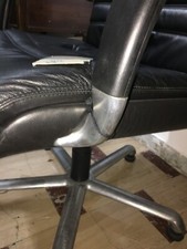 MODERNARIATO-DESIGN-DECORATIVO COMPLEMENTO D'ARREDO-COMODISSIMA POLTRONA ARES