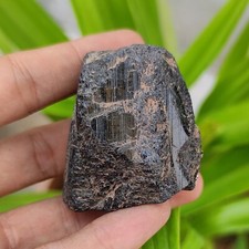 Cristallo di tormalina nera