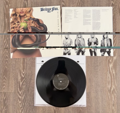 Britny fox bite down - bite,