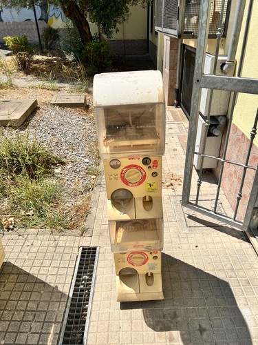 Distributore palline - di,