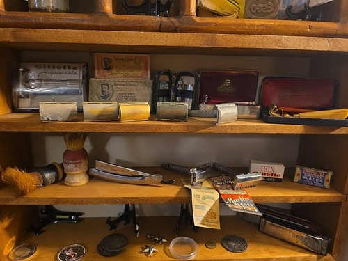Lot gillette razors and - lot,