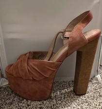 ESAURITO! Jeffrey Campbell