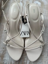 ZARA Sandali con tacco avorio