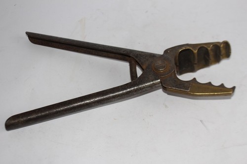Vecchia pinza per - , tubi