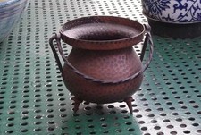 antico centrotavola fioriera portafiori oggetti rame gambette rilievi martellati