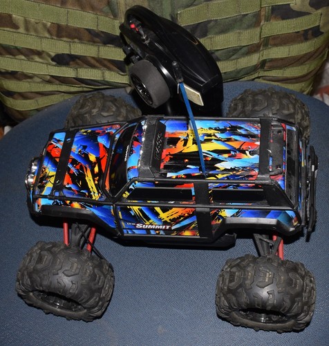 Traxxas summit rc auto - 1/16,