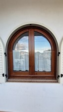 Finestra ad arco usata