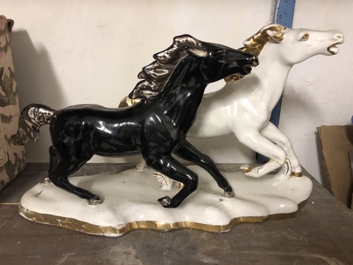 Ceramica raffigurante due