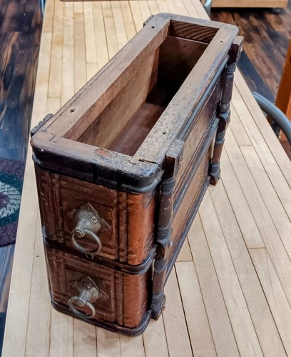 Antico set cassetti per
