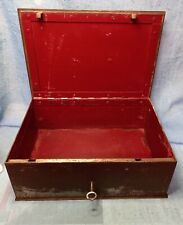 Antica cassaforte da viaggio