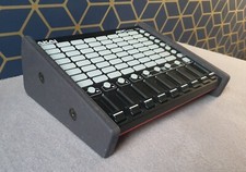 Akai APC Mini Supporto Valchromat nero (solo) da sintetizzatori e legno