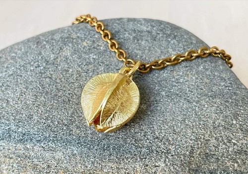 Collana con ciondolo fiore - , di