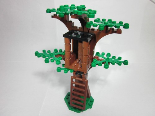 Casetta albero forestale