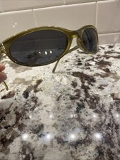 Occhiali da sole vintage nervo ottico montatura verde.