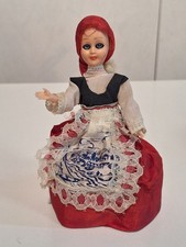 Bambola souvenir vintage in