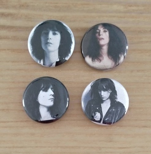 Lot badges patti smith - 4,