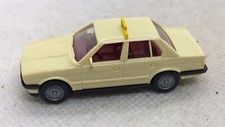 Wiking 149 BMW 320i E30 berlina 4 porte beige TAXI con targhetta tetto (23)