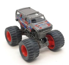 Majorette Hummer H2 Monster Truck Orso Selvatico Grigio Scuro 1:61 (3") senza confezione