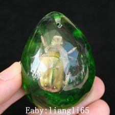 Vecchio ciondolo amuleto ambra