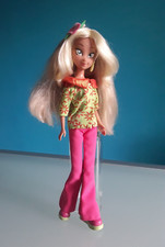 WINX" Bambola "FLORA TRENDY" 2005, altezza 32 cm.