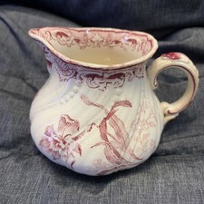 Rare Petit Crémier "FONTANGES" rouge des Faïenceries de SARREGUEMINES U&Cie (29)