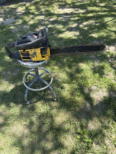 Mcculloch gasoline chainsaw - chainsaw, w/