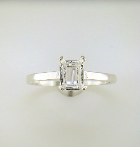 Anello solitario taglio
