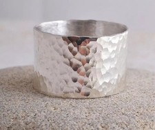 Anello a fascia larga