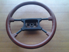 Volante in pelle marrone per