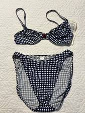 Bikini vintage a piedi nudi