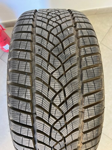 245 r19 goodyear - 245/40,