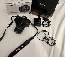 Canon EOS 1300D con obiettivo