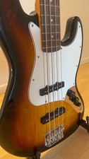 Basso elettrico Fender Squier