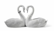 NEW LLADRO PORCELAIN FIGURINE