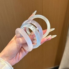 Stylish Chinese Bracelet with Dazzling Cat's Eye Glass for Modern Trends