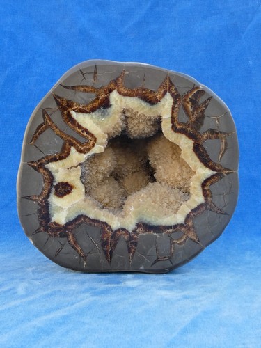 Superbe mineral demi geode - -,