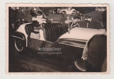 La bambina e suo fratello si