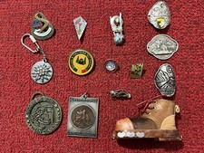 2 Lotto medaglie stemmi souvenir epoca '70 '90 Scuola varie località Sciistiche