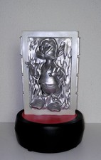 STATUA FICO MEDIO DISNEY STAR WARS DONALD DUCK AS HAN SOLO CARBONITE CON SPILLA *US*