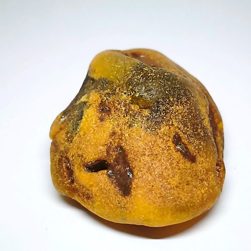 Grande pietra ambrata grezza