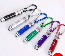 PUNTATORE LASER ROSSO 100MT RAGGIO TORCIA LED 4 IN 1 GIOCO GATTO PORTATILE SOS