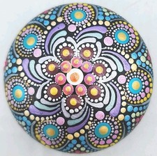 Pietra mandala punto dipinta a