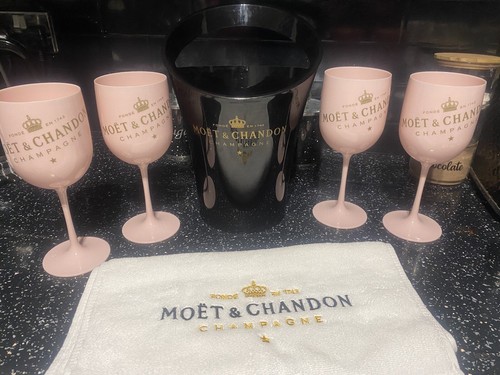 Moet chandon black champagne - &,